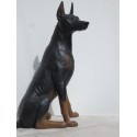 chien dobermann, taille réelle.