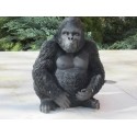gorille assis  en  resine