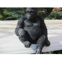 gorille assis  en  resine