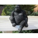 gorille assis  en  resine