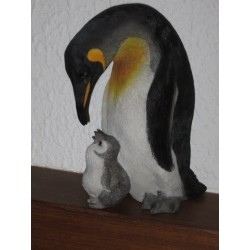 manchot royal et son petit  resine