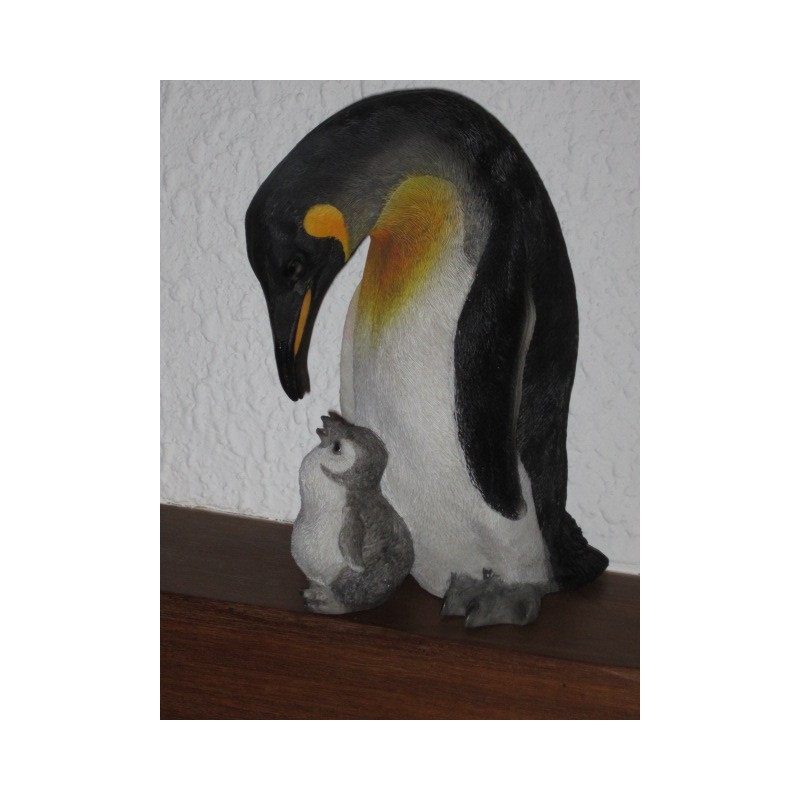 manchot royal et son petit  resine