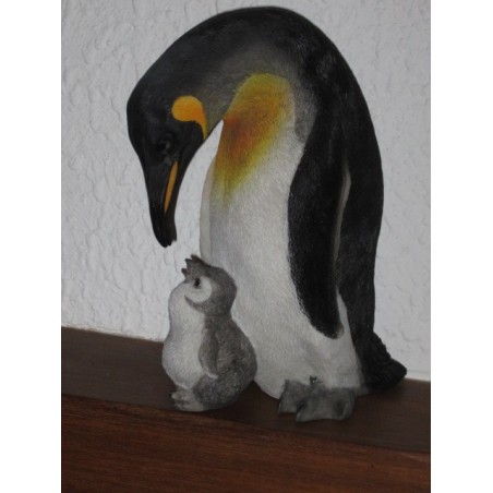 manchot royal et son petit  resine