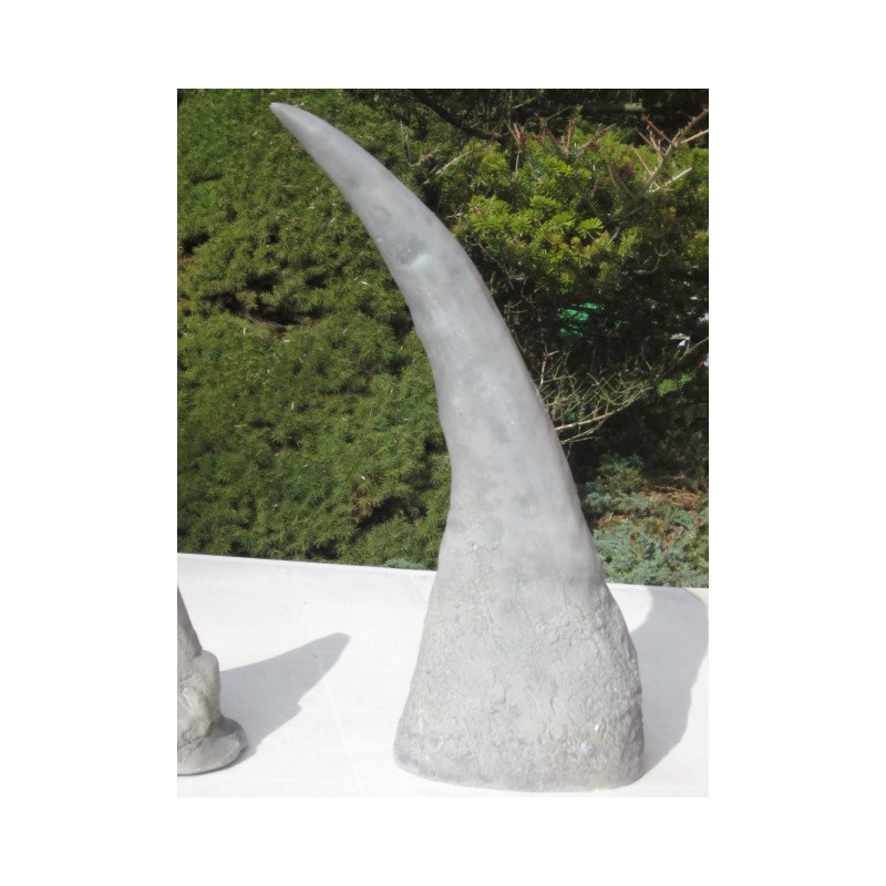 réplique grande corne de rhinocéros en plâtre
