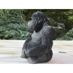 gorille assis  en  resine